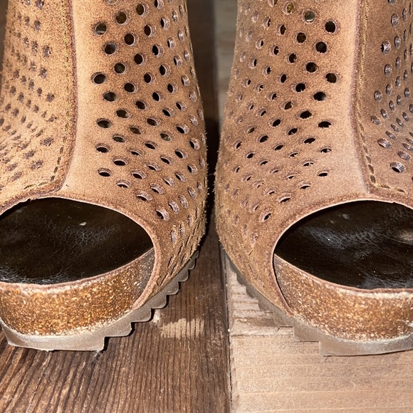 Pedro Garcia Heels-EXCELLENT CONDITION - Picture 3 of 7